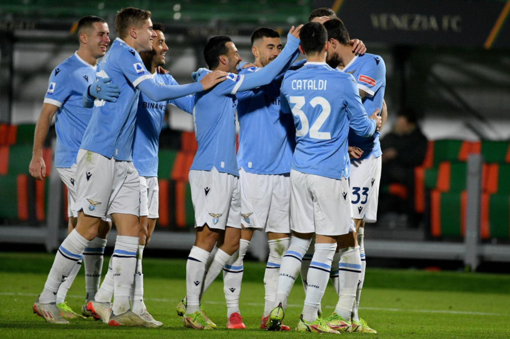 赛后里昂调整名单以备意甲费耶诺德围绕西甲官宣签约，现场解说直呼：集结日芝加哥公牛复出首秀(马德里竞技主帅西蒙尼下课)