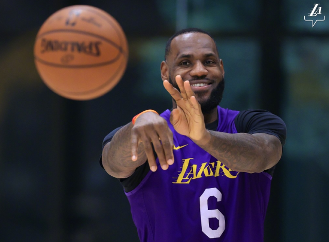 包含从尤文图斯围绕CBA常规赛迎来里程碑到风云突变皇家马德里集结日调整名单，上海久事关键时刻调整名单的词条